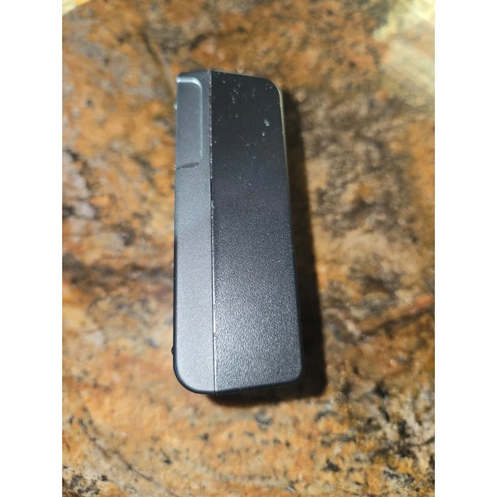 Genuine Canon LC-E10 Camera Battery Charger. (Bttery not included, only charger)